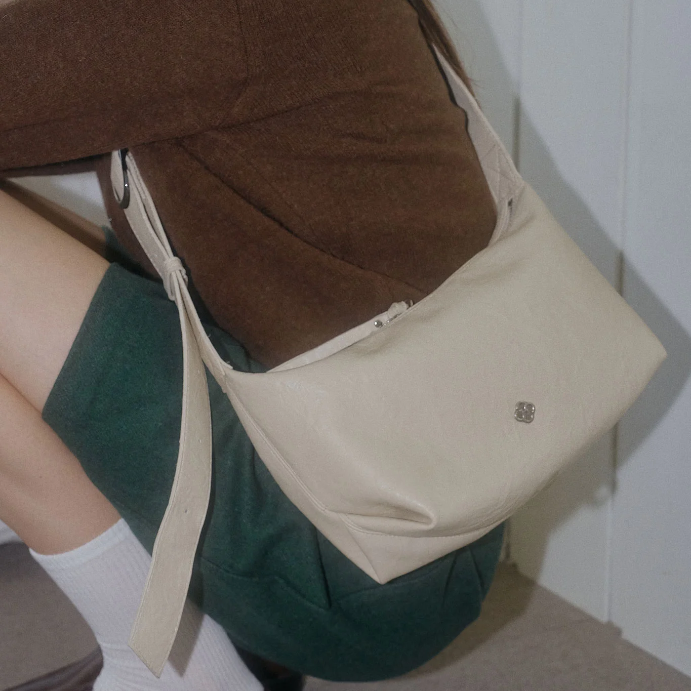 Tail 扣環 Hobo Bag_象牙色