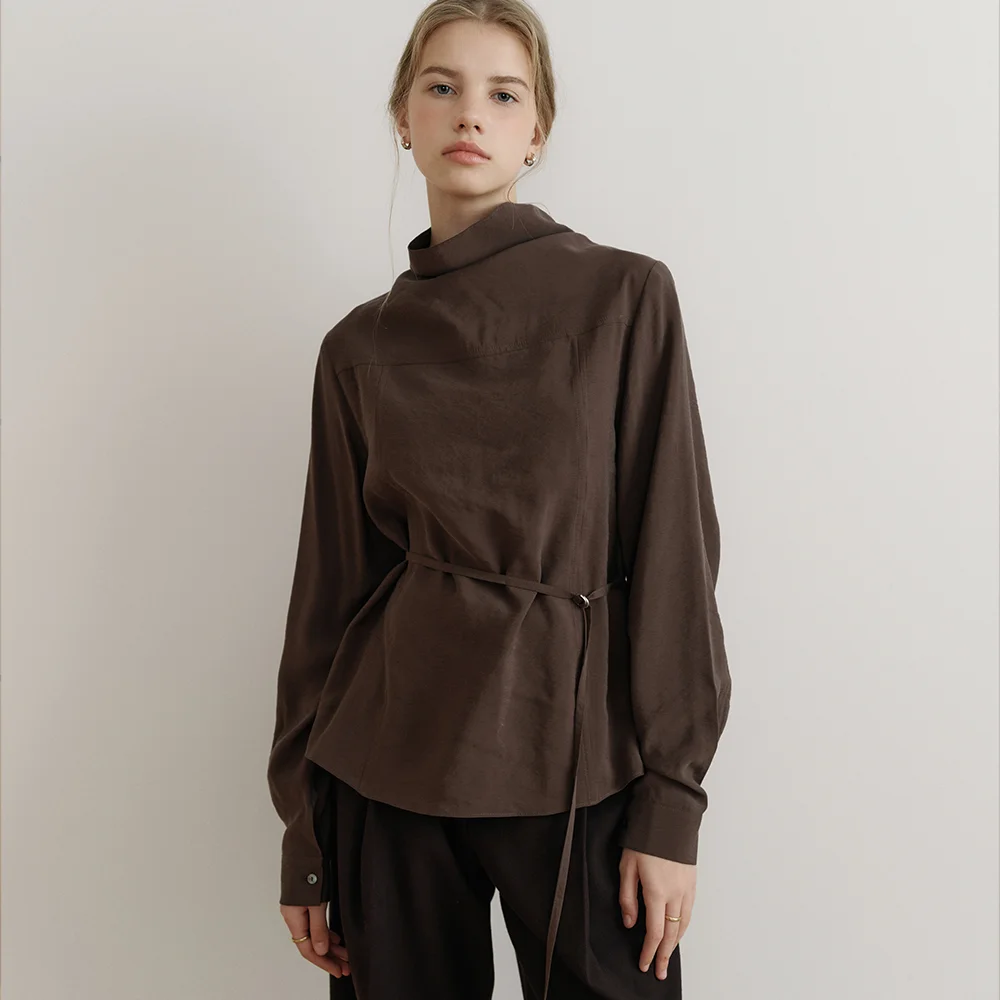 comos 1650 high-neck turtle blouse (dark brown)