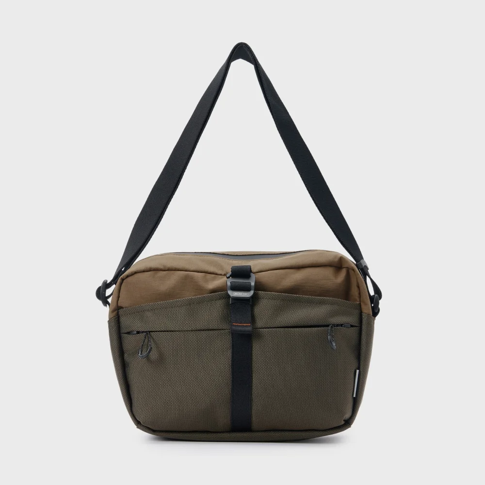 6-SHAPED RING DETAIL CROSS BAG - BROWN (P255ACR110)