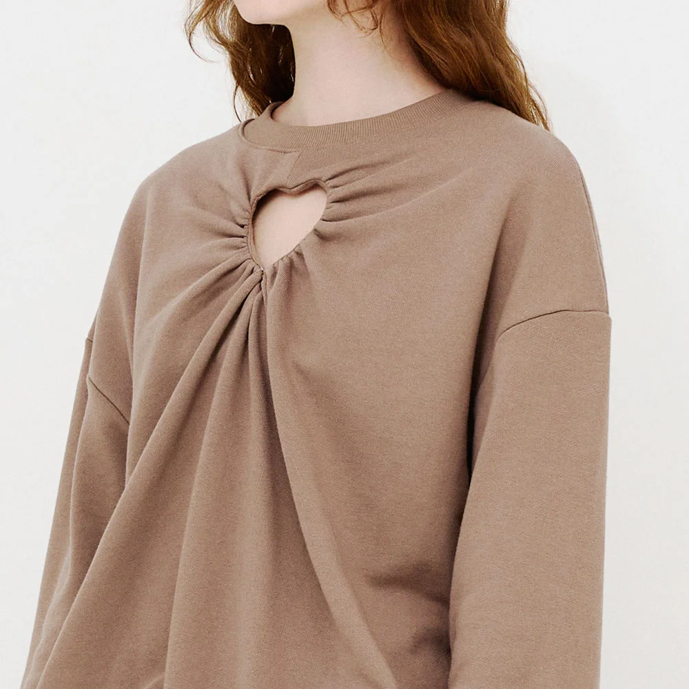 CUT OUT HEART SHIRRING SWEAT SHIRTS(TAUPE)