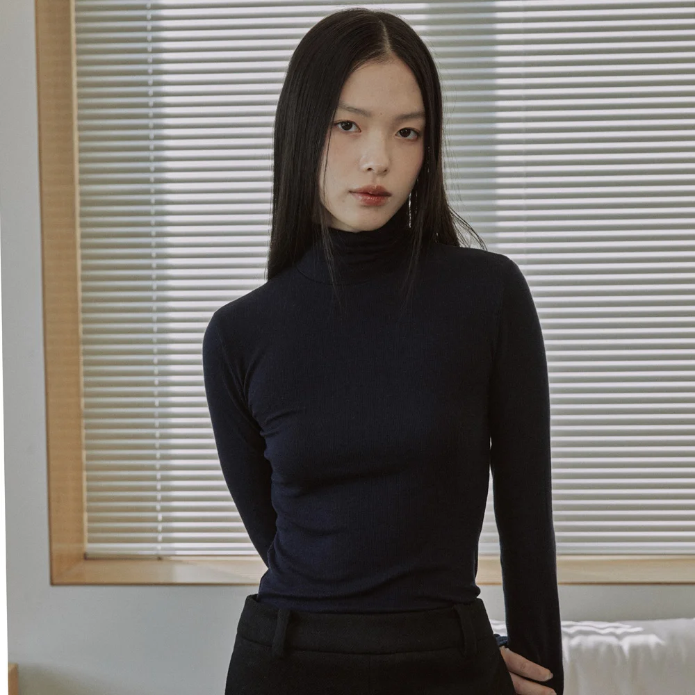 ESSENTIAL RIBBED WOOL TURTLENECK / NAVY