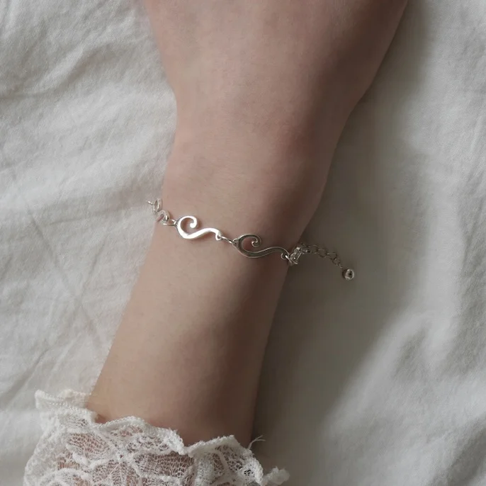 Soft scroll bracelet