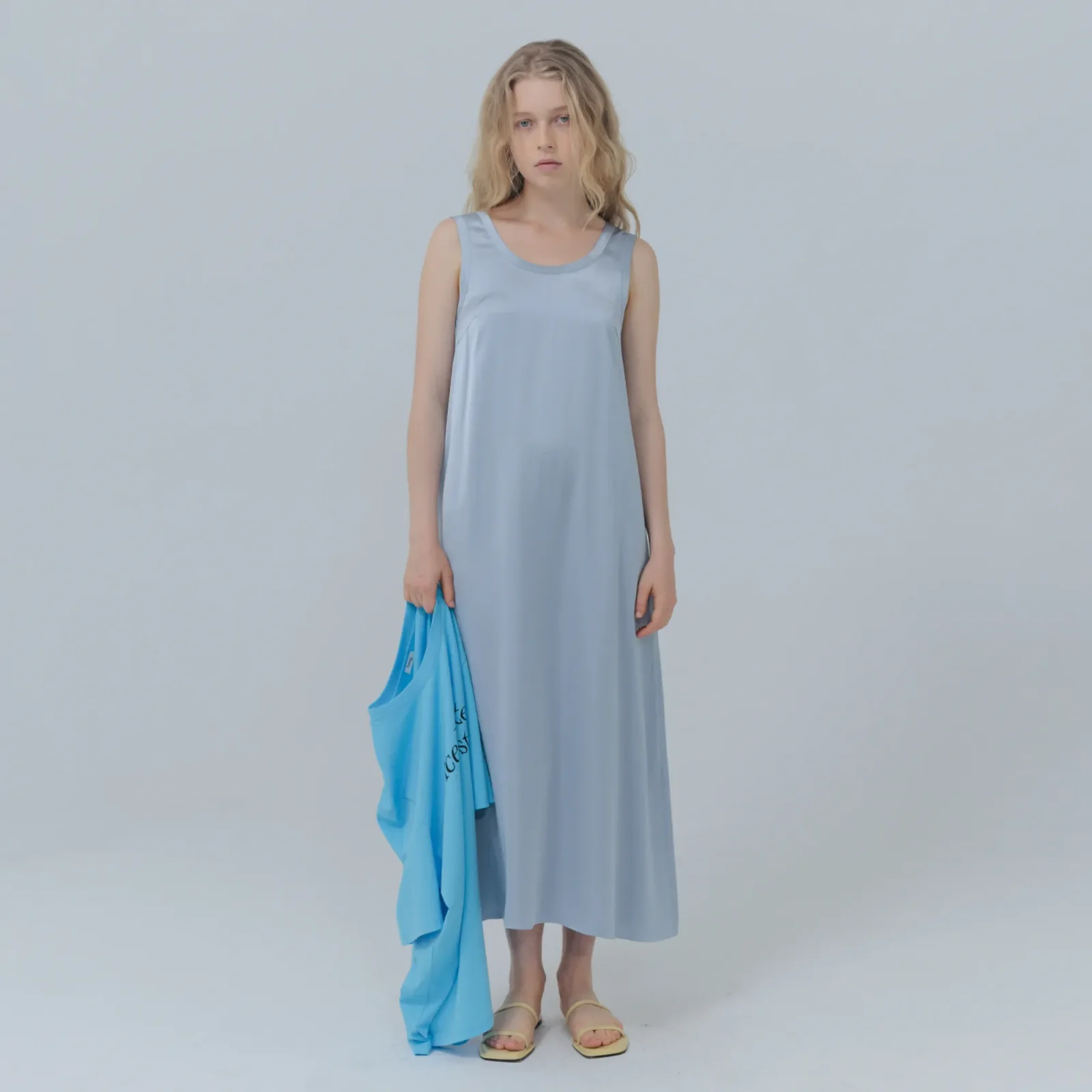 a glossy dress (dusty blue)