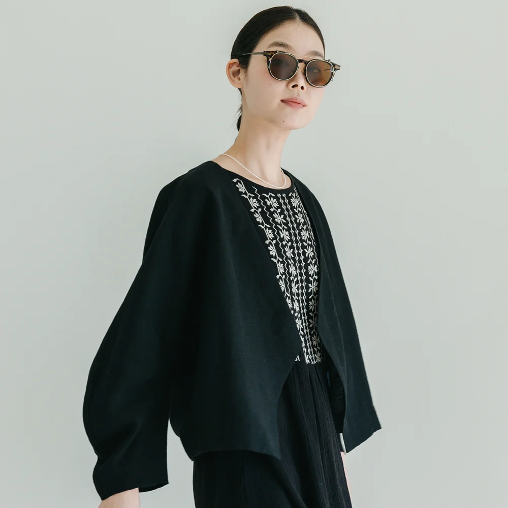 Round Sleeve Black Jacket