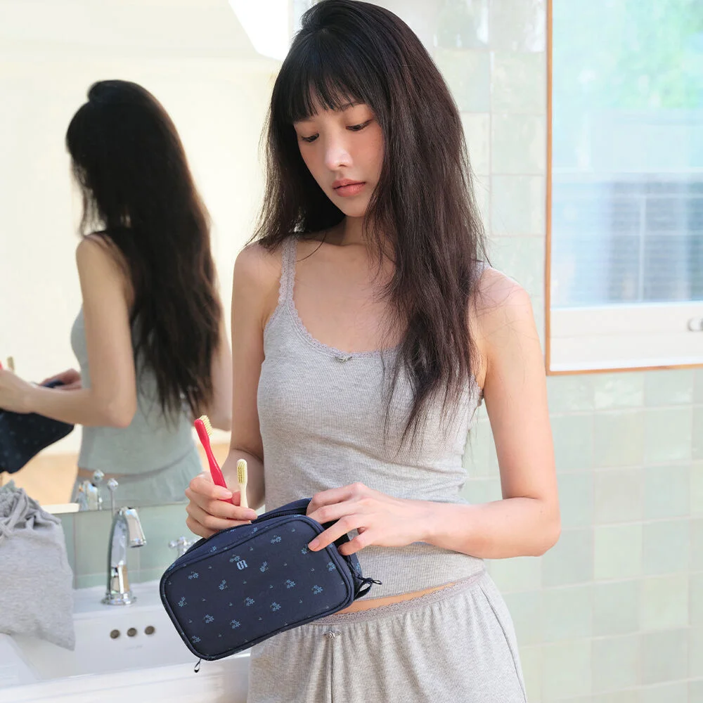 GRVB_FLOWER MEDIUM POUCH (NAVY)