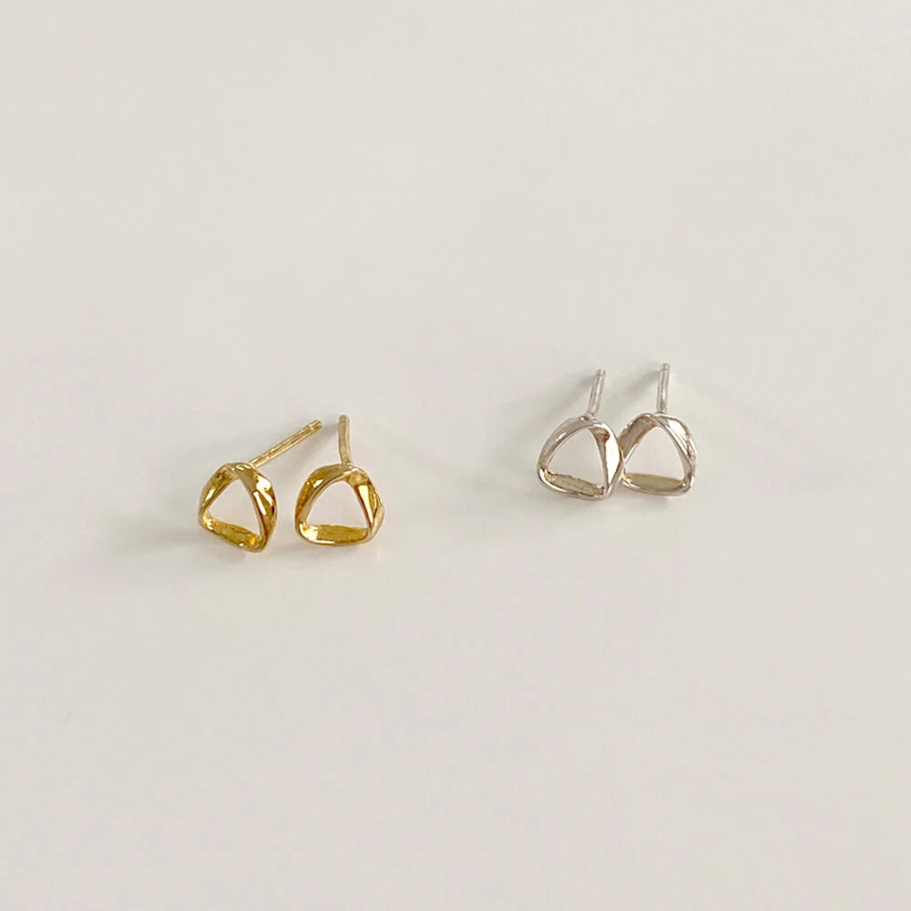 Jang Hee-ryung,宇宙少女 Subin 著用 Basic Triangle Earring