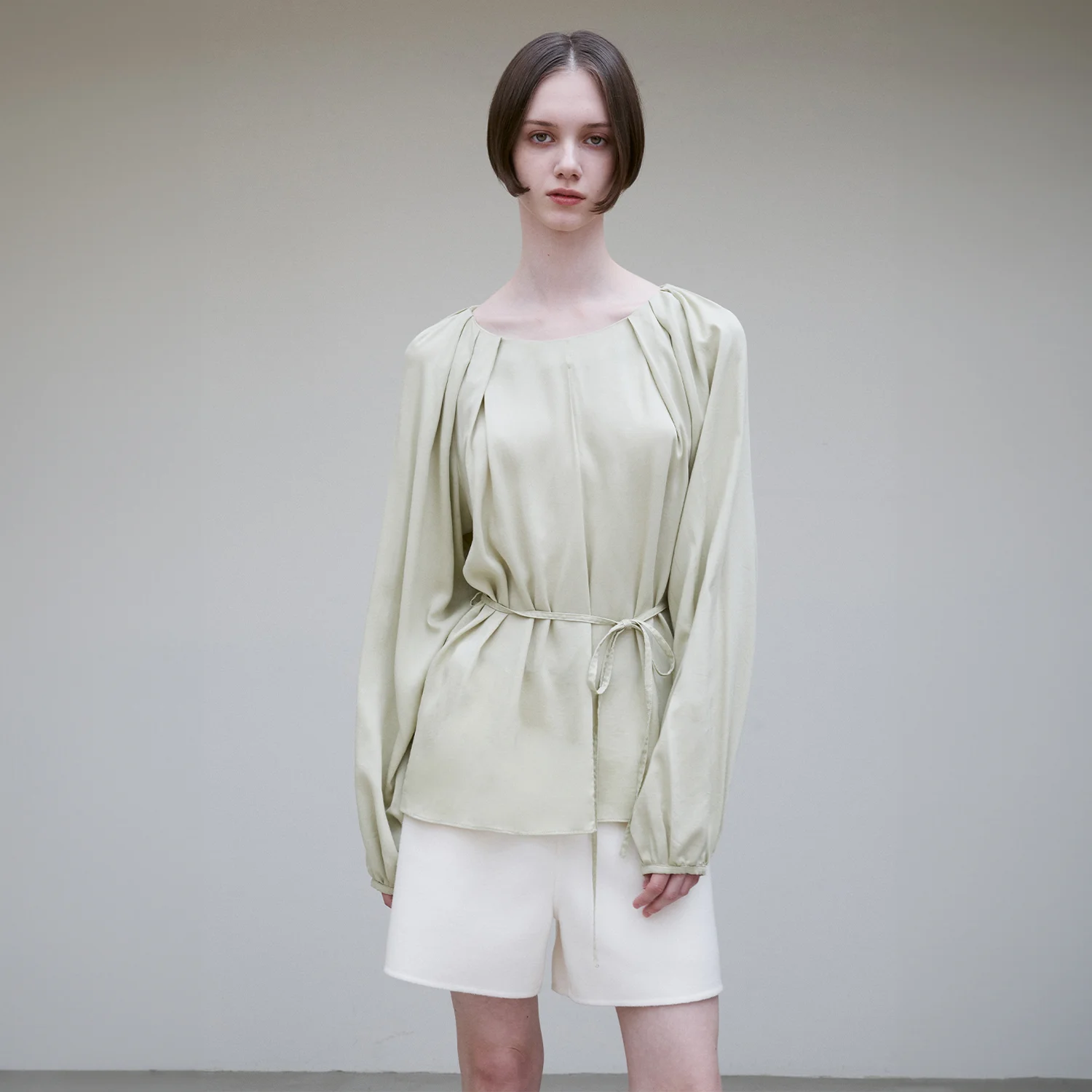 PLEATED DETAIL BELTED BLOUSE BASIL CREAM