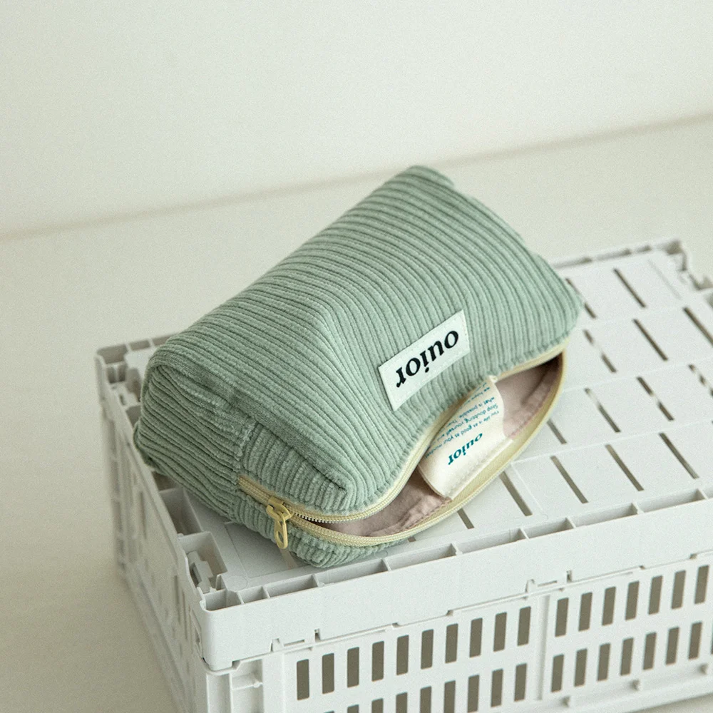 ouior everyday pouch - corduroy warm mint