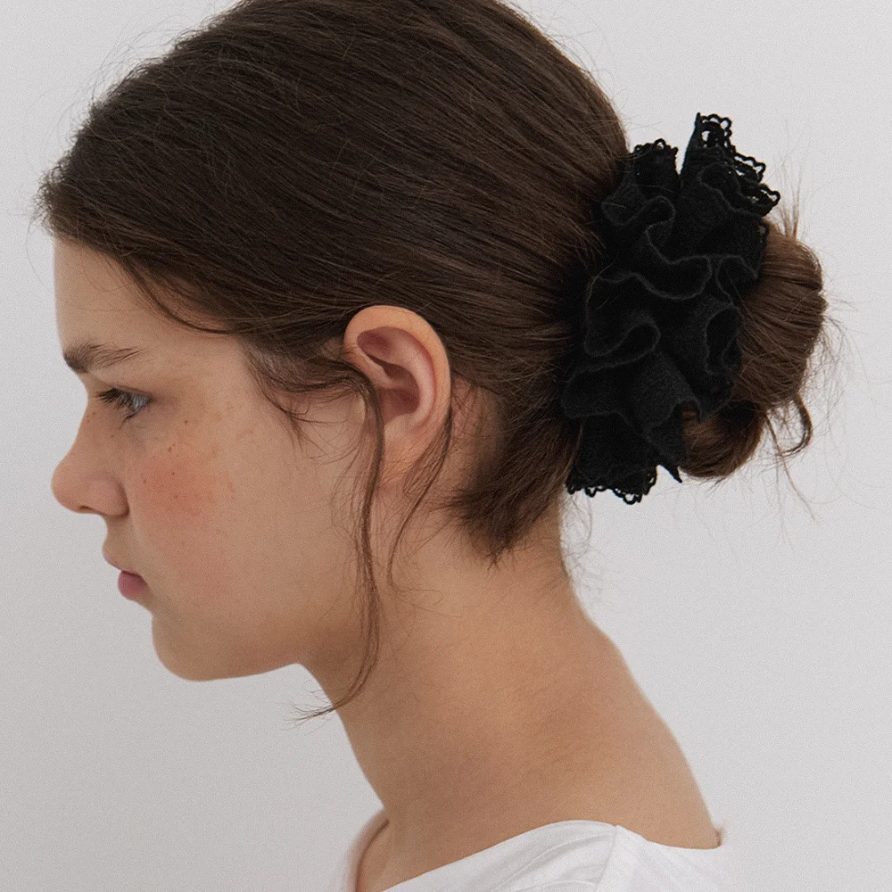 classic lace scrunchie - black