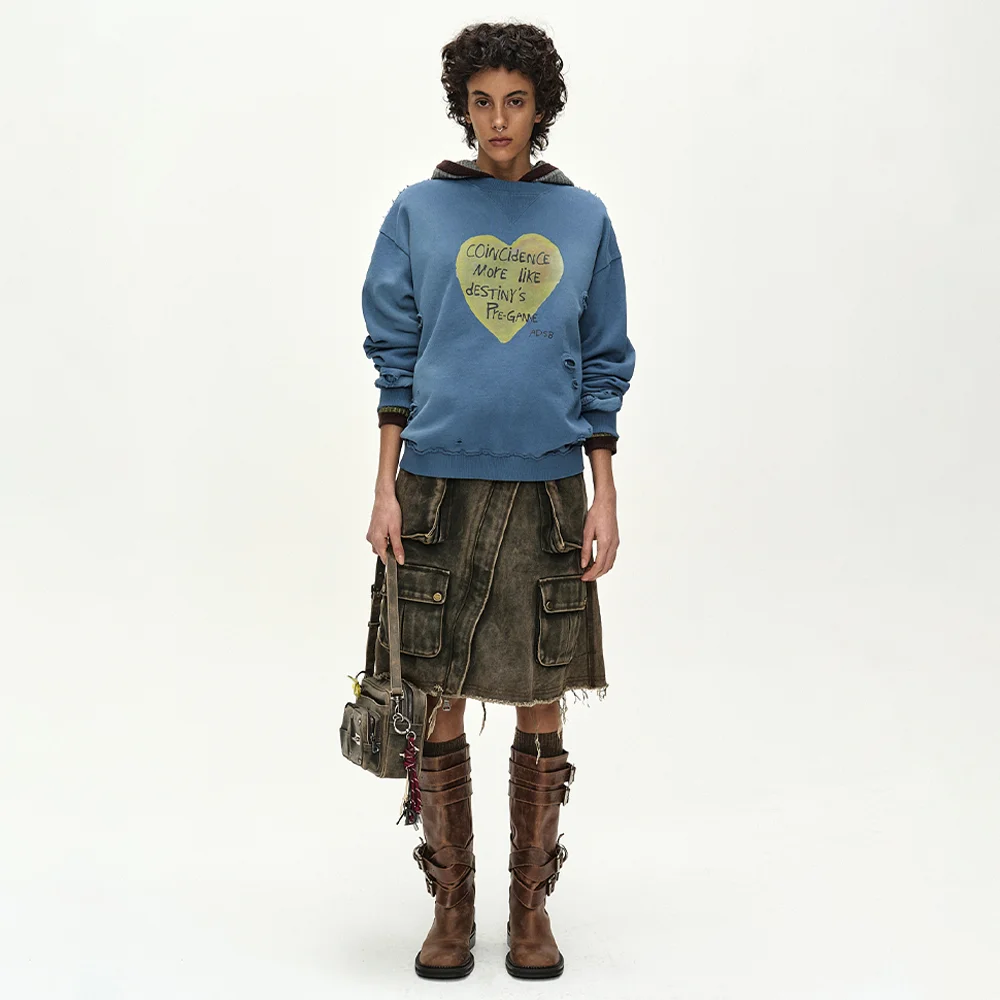 (ESSENTIAL) UNISEX SPRAY WASHED HEART MESSAGE SWEATSHIRT (SKY BLUE)