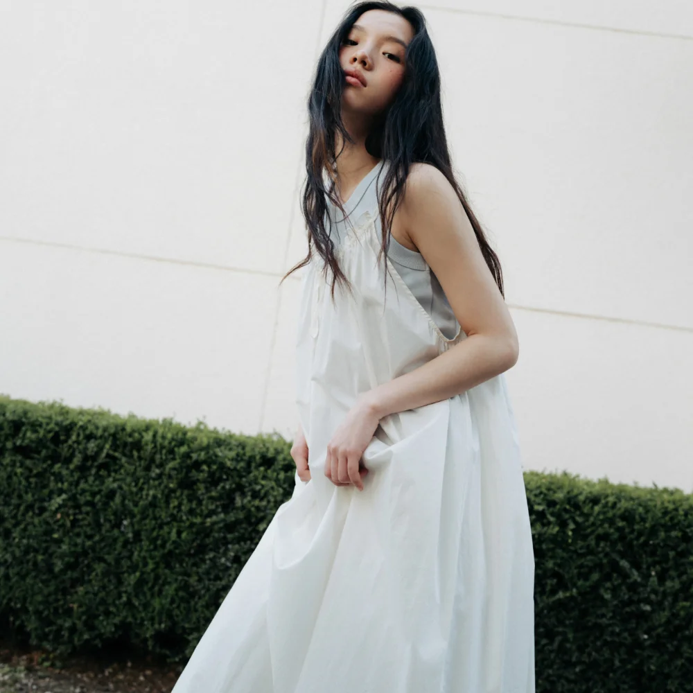 Gathered drawstring sleeveless dress (ivory / black)