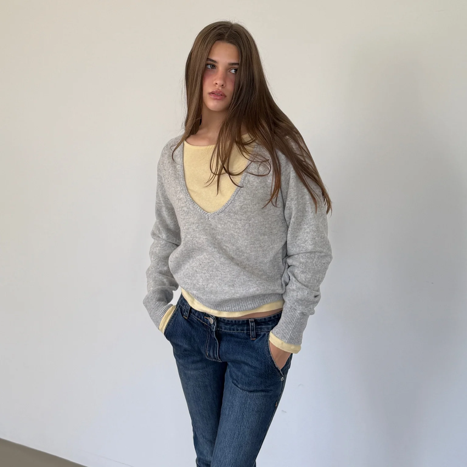 PURE WOOL DEEP V KNIT (MELANGE GREY)
