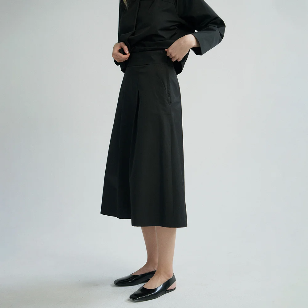 Phoebe Pleats SK_Black