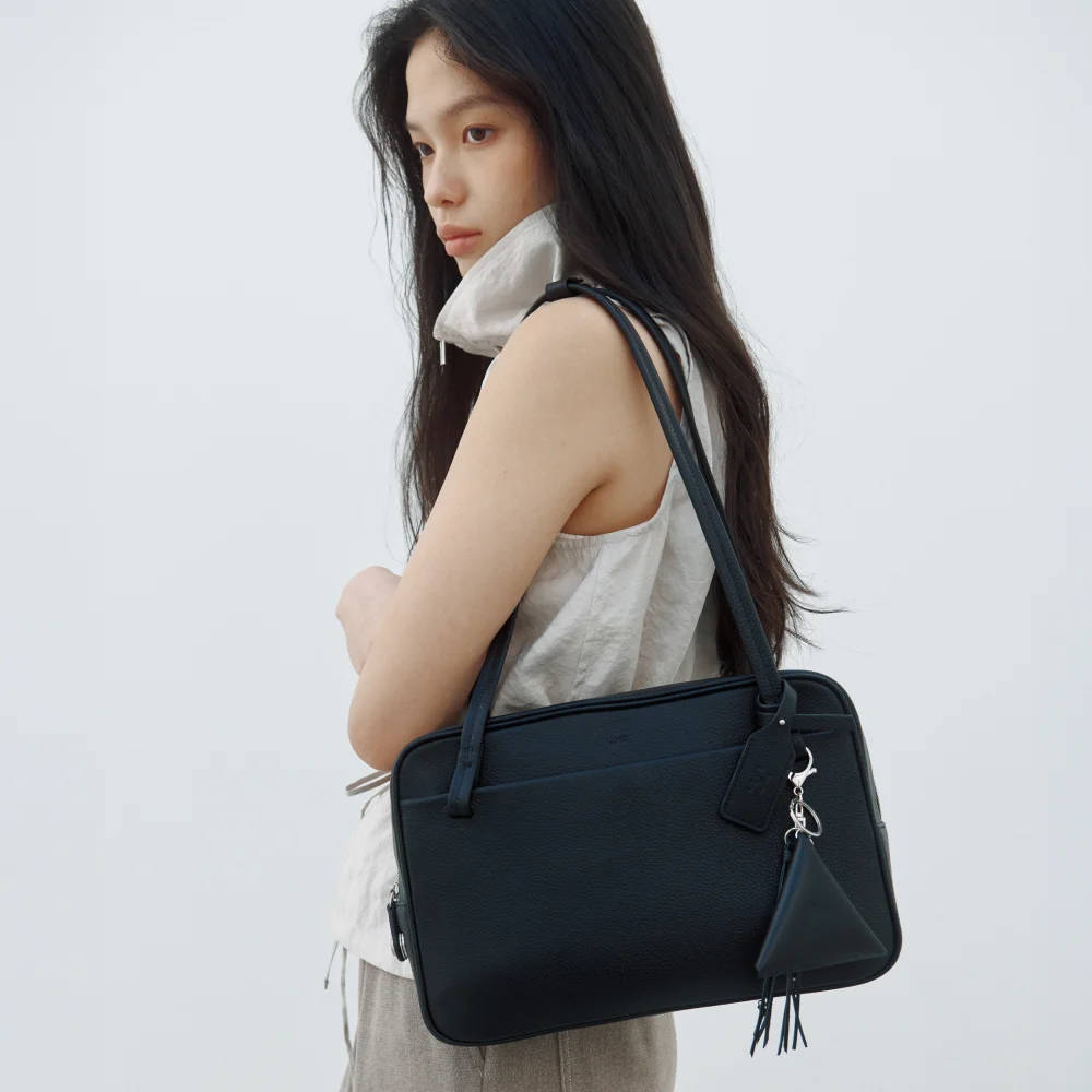 NADEL BOWLING SHOULDER BAG (SOFT BLACK)