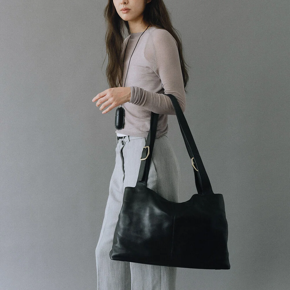 BRISE GRAND BAG (SOFT BLACK)