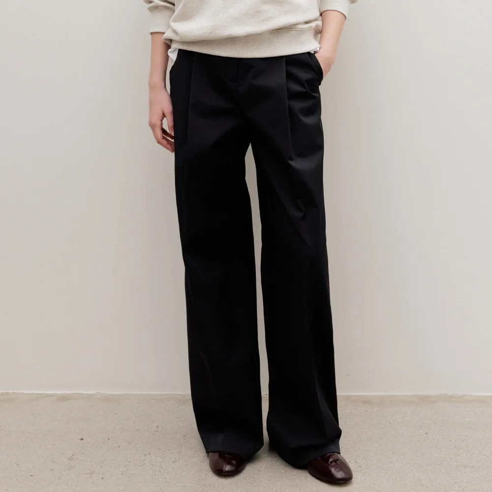 Sole One-Tuck Wide Pants Black