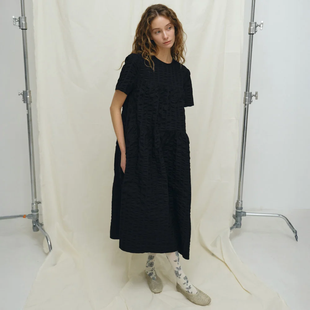 HALF SLEEVE SEERSUCKER MAXI DRESS / BLACK