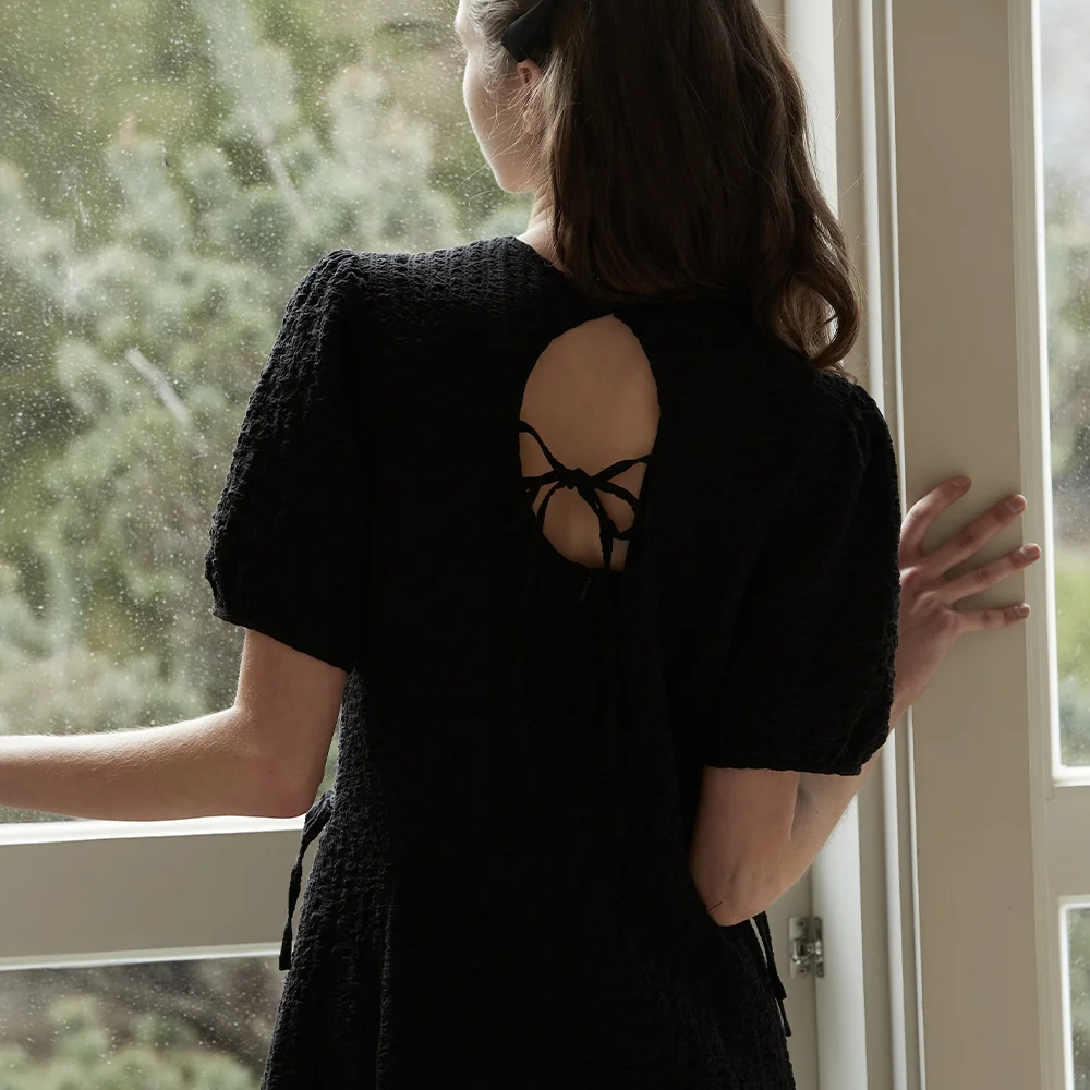 Back point cut out dress - Black