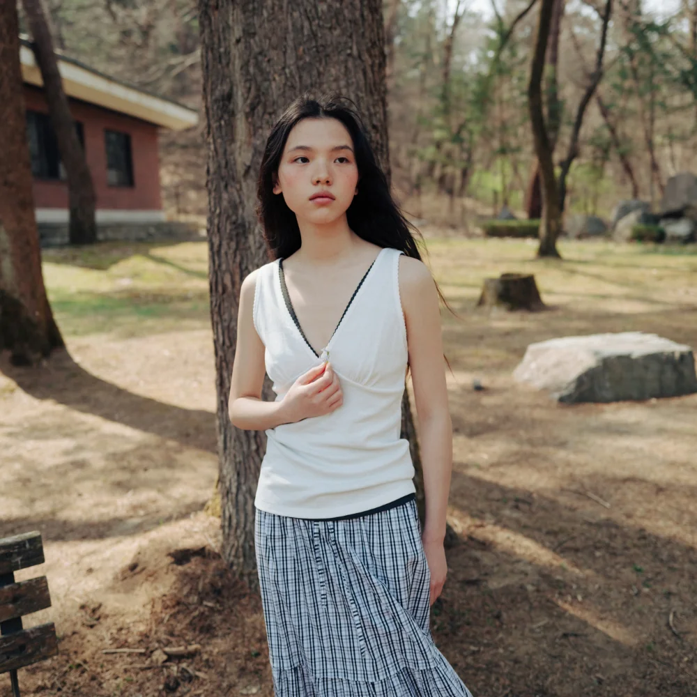 Washed rib scallop cami (white / dark gray)
