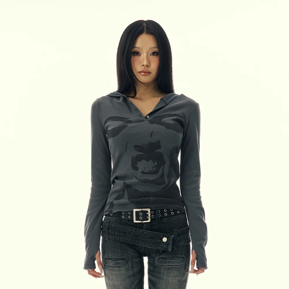 5-BUTTON GRAPHIC THIN HOODED_CHARCOAL
