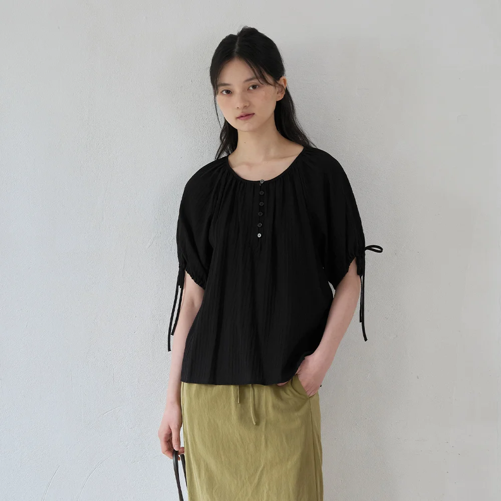 SHIRRING BUTTON BLOUSE (moat black)