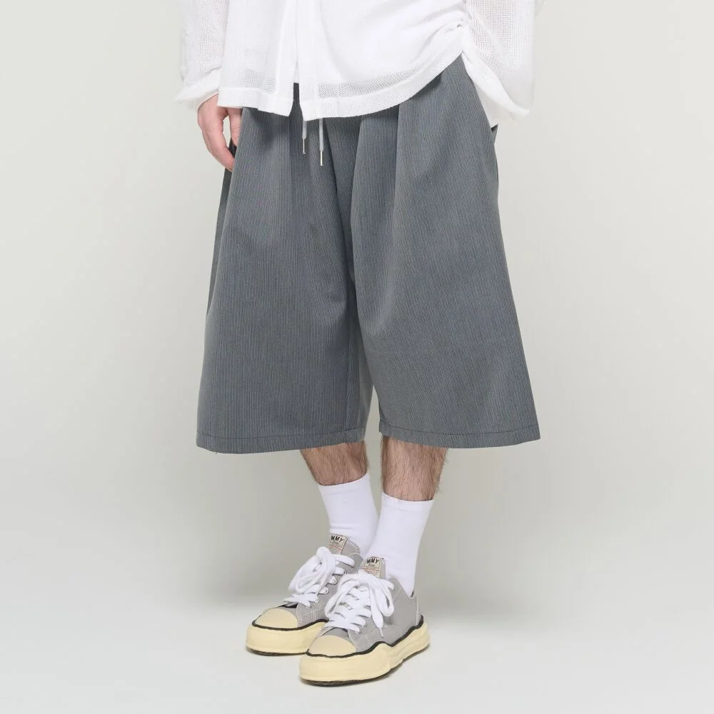 DEEP STRIPE BERMUDA HALF SLACKS (GRAY)