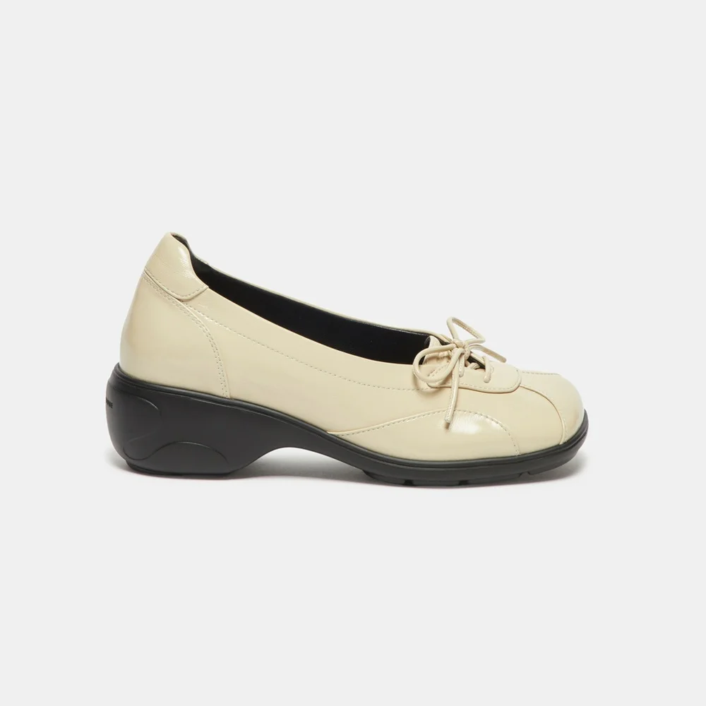 Wedge ribbon flats(beige)_DG4DA26522BEE