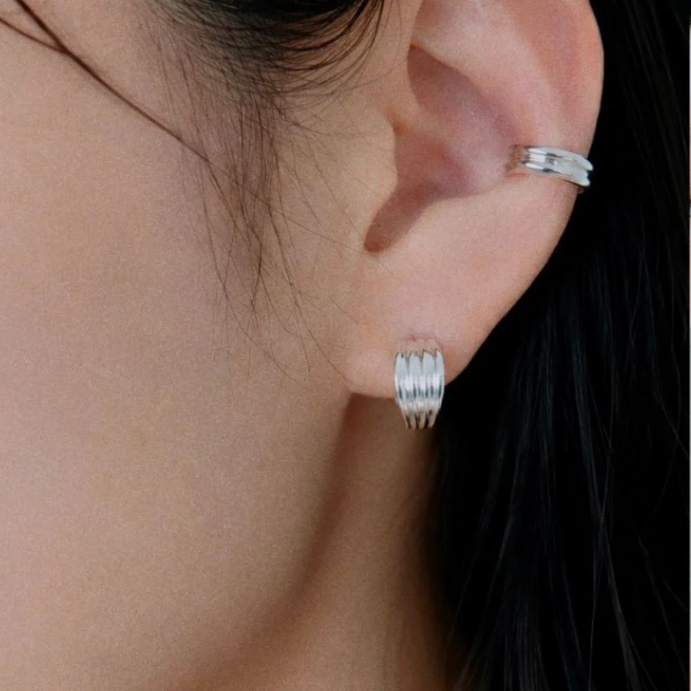 Rib line one touch earrings / 羅紋 線條 一觸即開 耳環