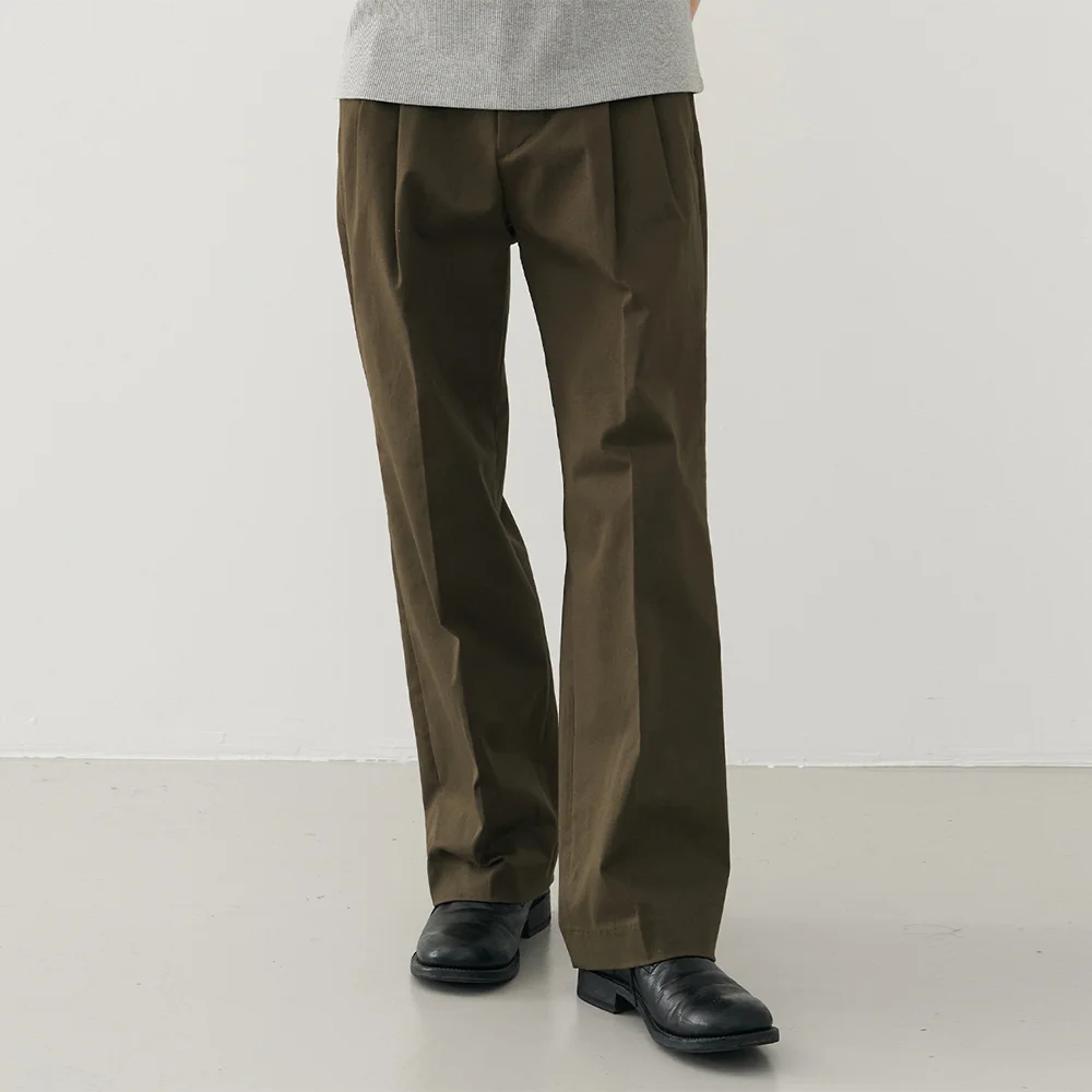 Straight wide Two Tuck banding chino pants
