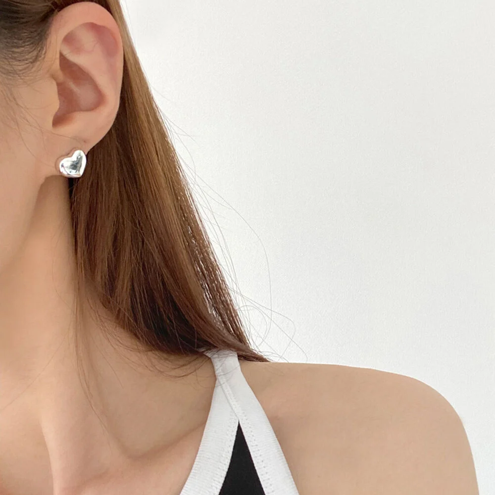 Kim Hye-jun,Kim Jieun,Jang Hee-ryung 著用 Half Heart Bold Earring
