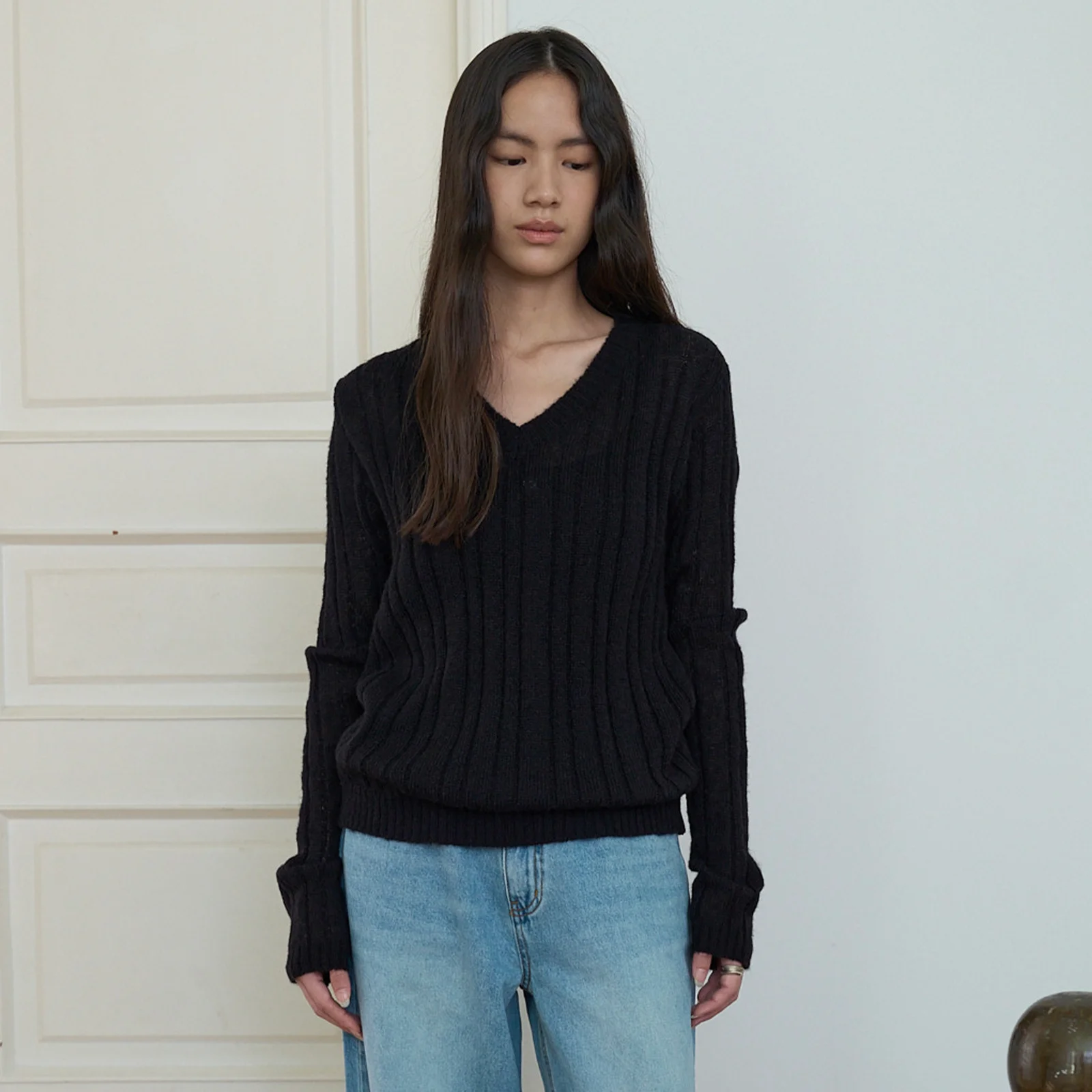 SHEER V-NECK KNIT_BLACK