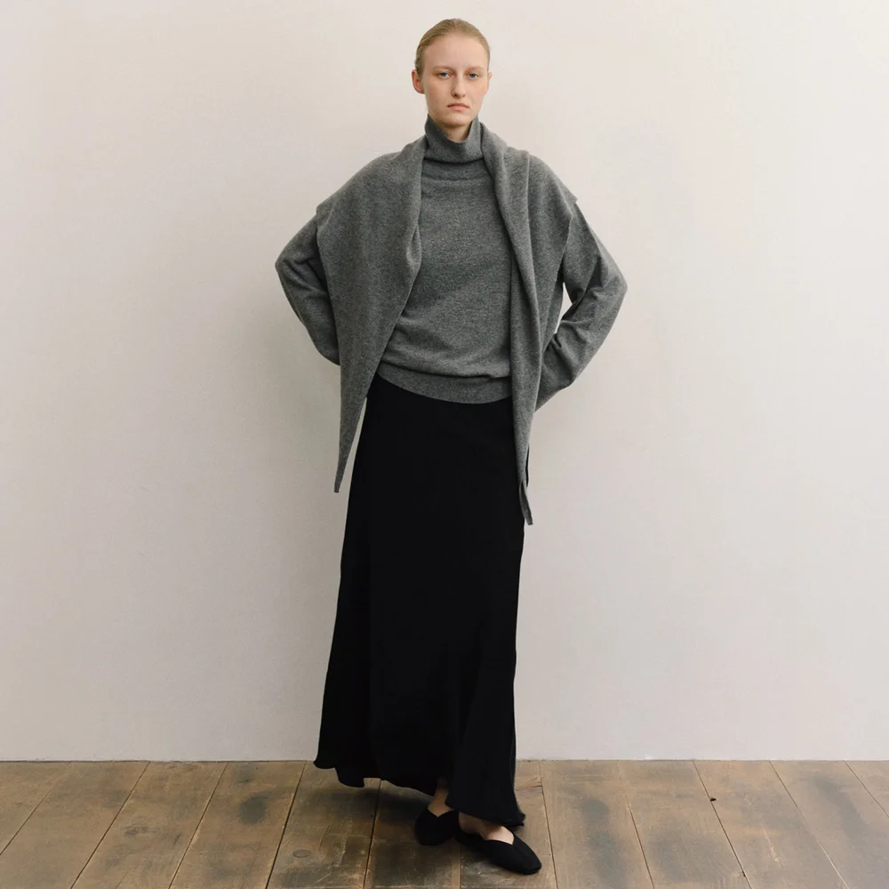 SMOOTH TEXTURE MAXI SKIRT_BLACK