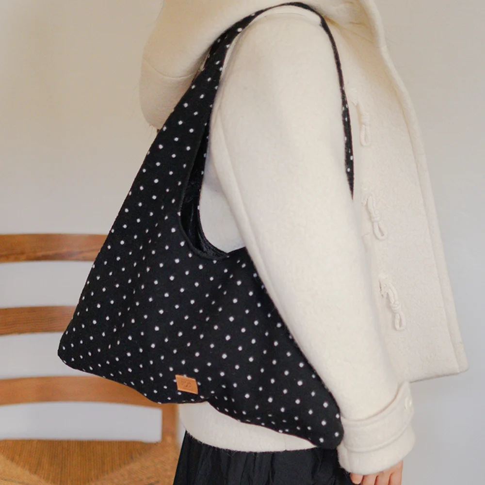 cove shoulder bag _ dot black