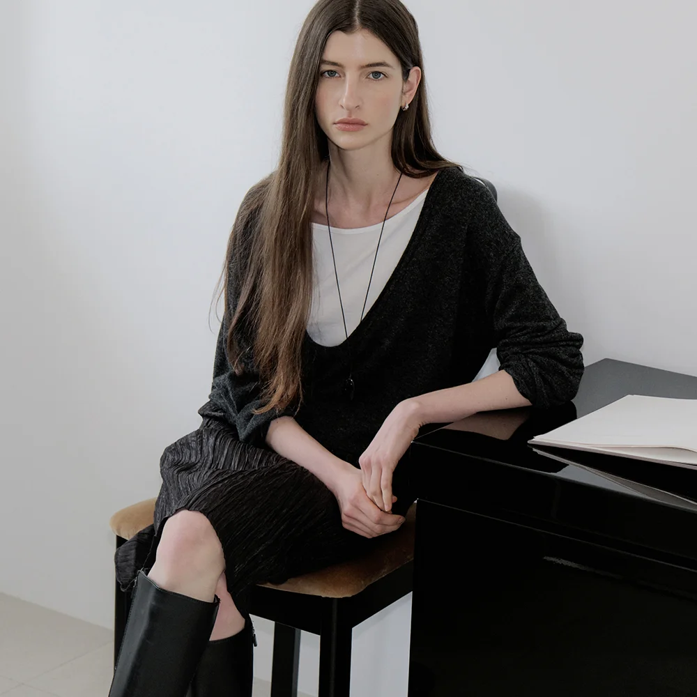 cashmere deep V-neck knit (charcoal) orc 6095