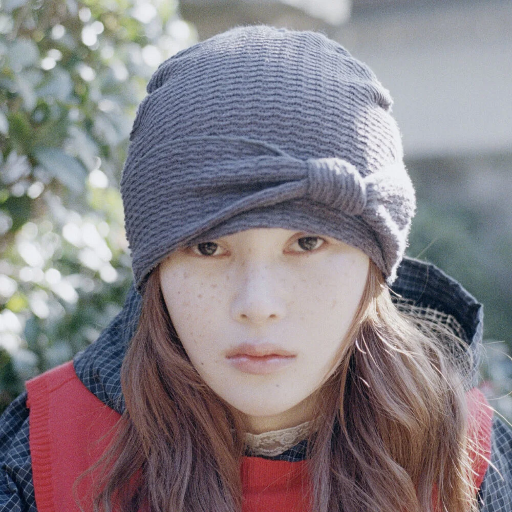 TIE KNIT BEANIE IN GRAY