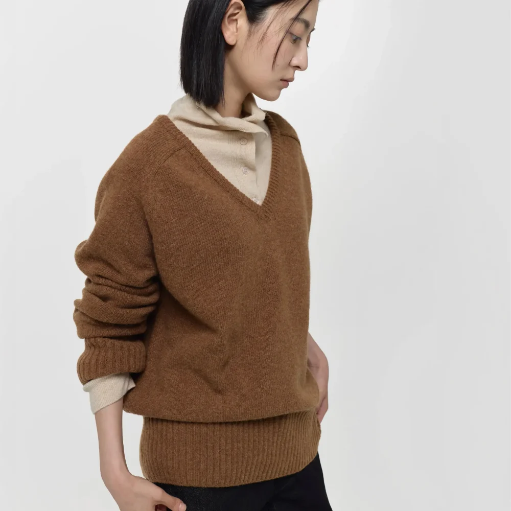WOOL V-NECK SWEATER / DARK BROWN