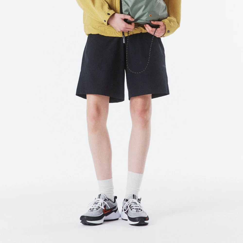 LIGHTWEIGHT SHORTS - BLACK (P262UHP131)