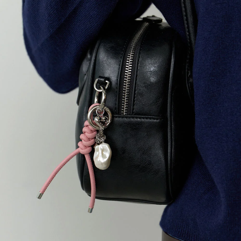 Chic Pearl Cubic Knot Keyring (L253MSG080)