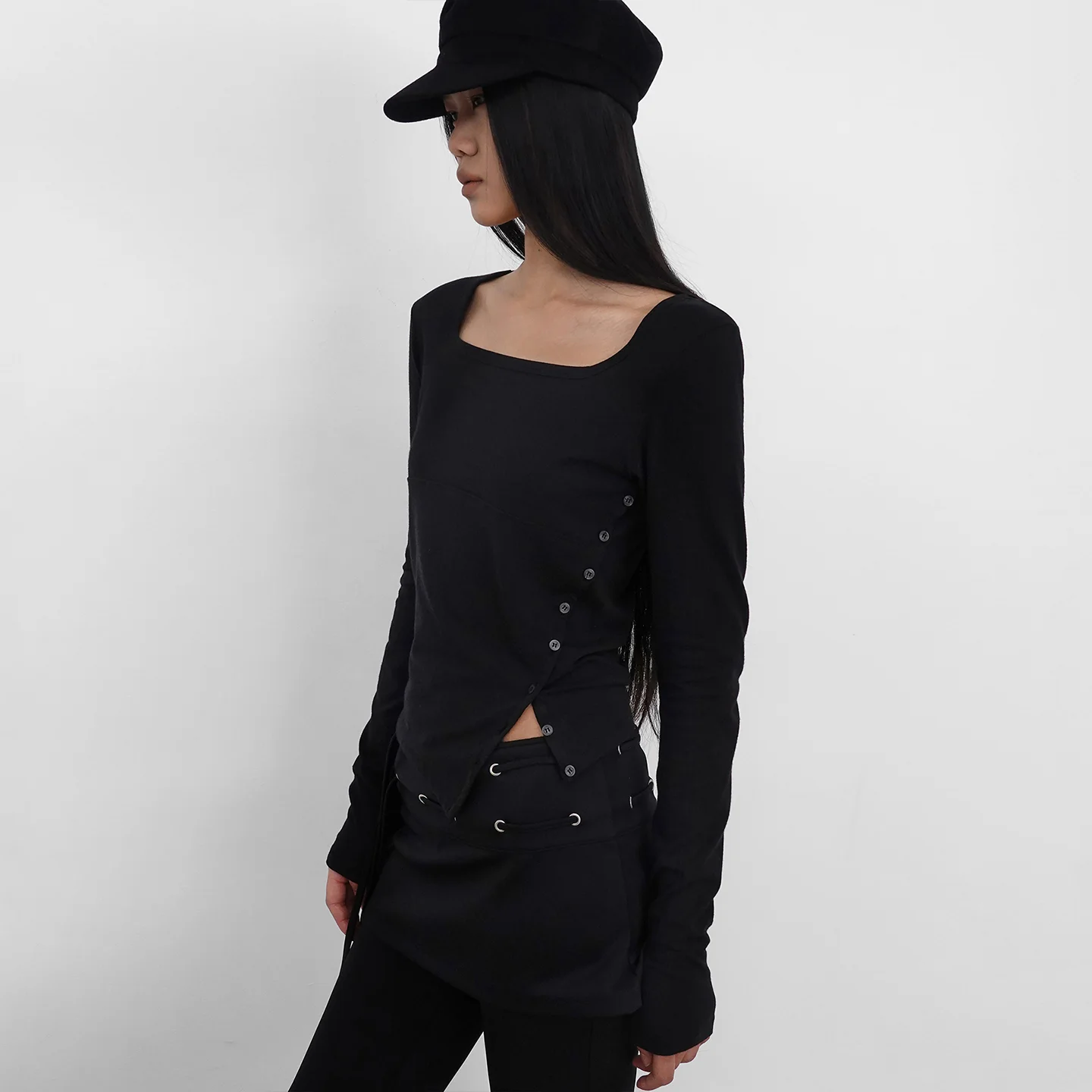 Square Neck Side Slit Long Sleeve_Black