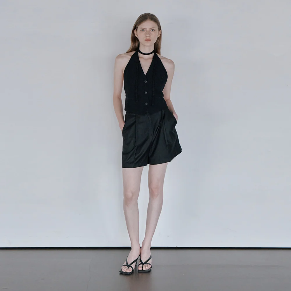 TWO PINTUCK BUTTON WOOL SHORTS (BLACK)