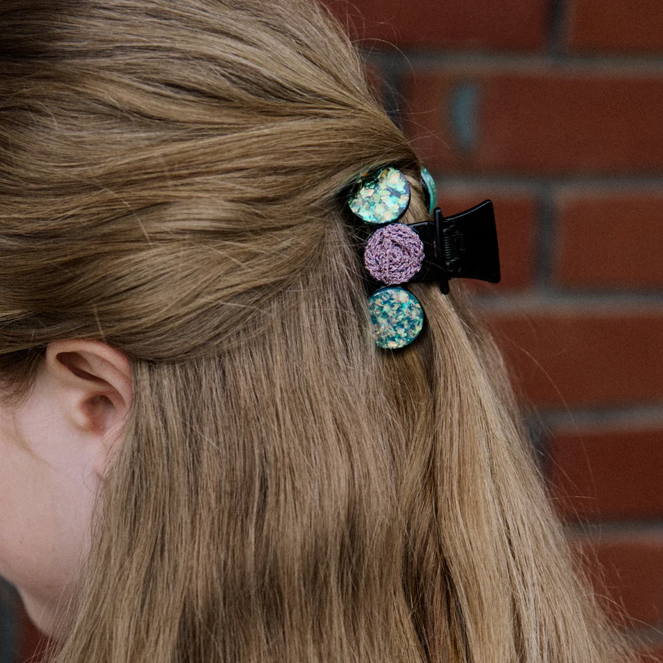 Glitter with knitted hair claw (Black)