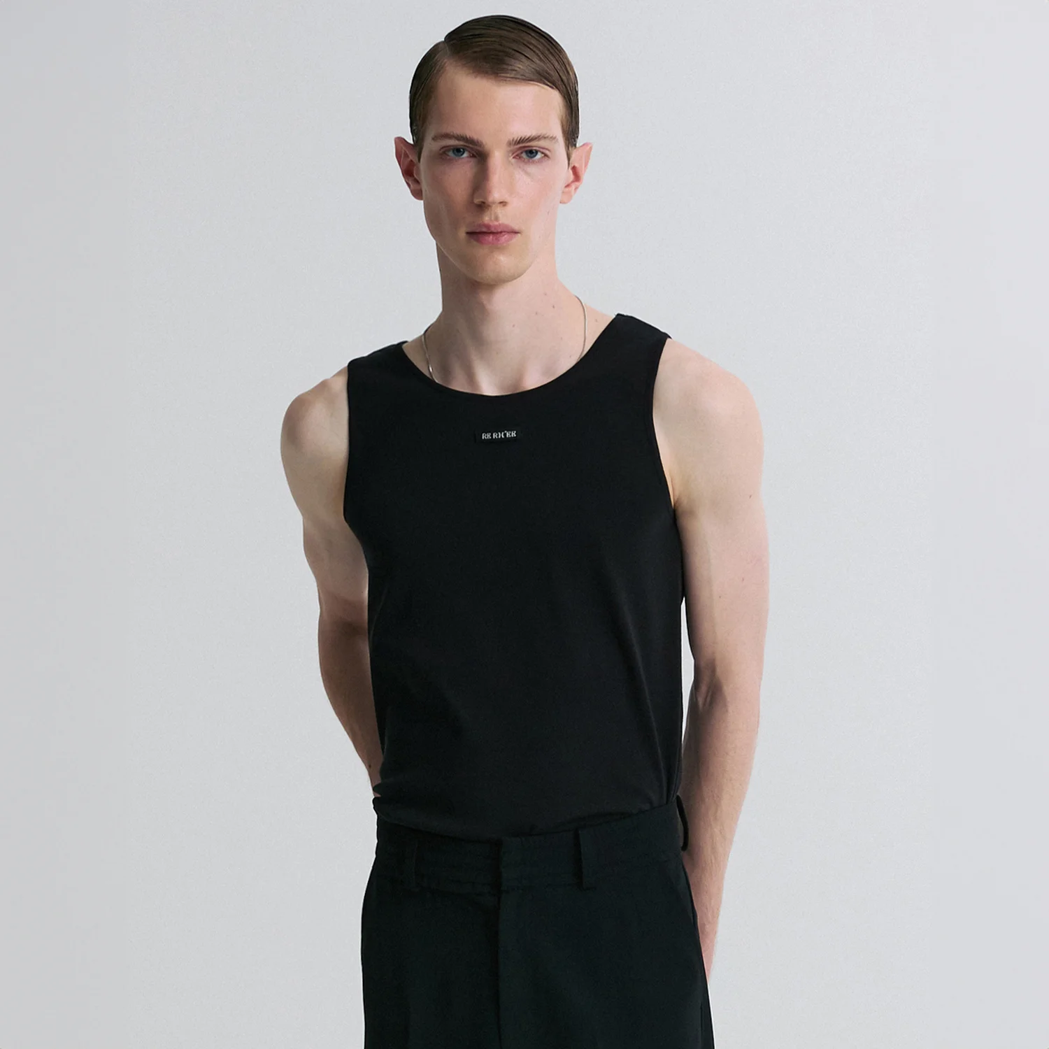 LOGO SLEEVELESS TOP BLACK
