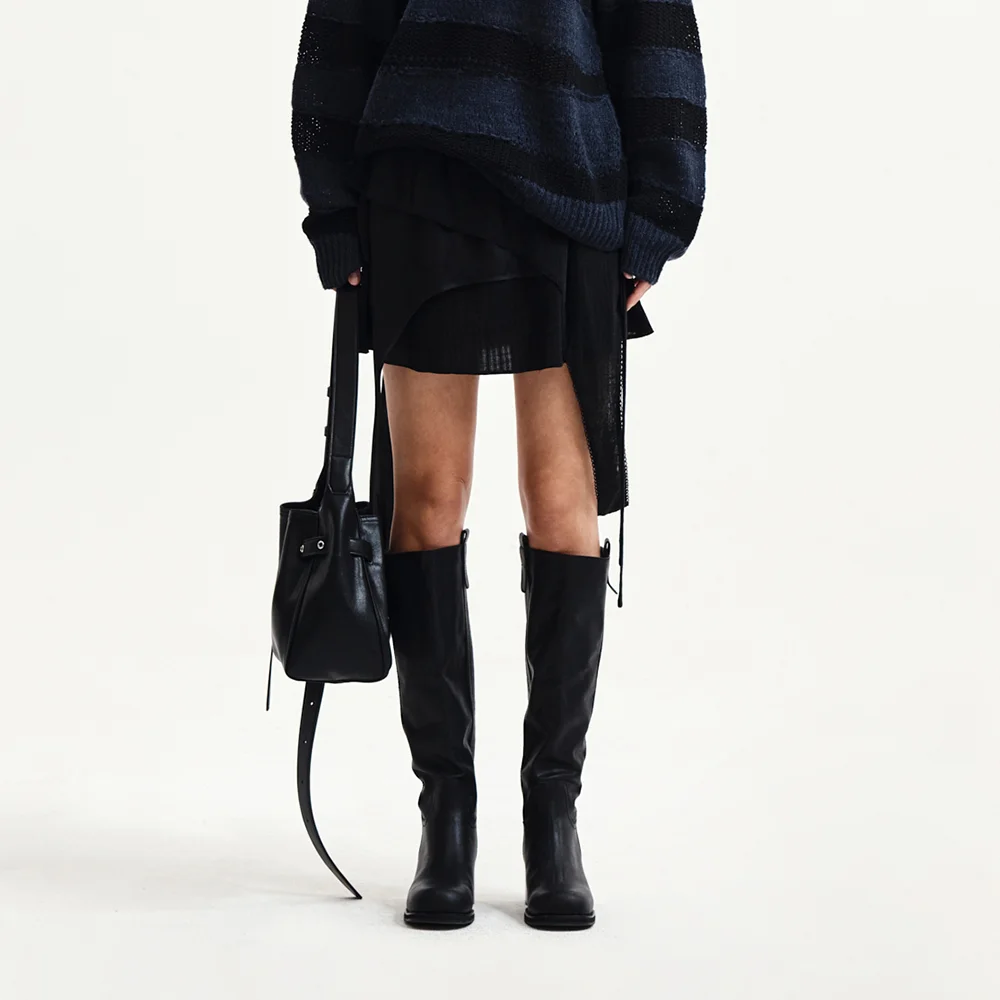 MULTI PANEL LAYERED SKIRT IN BLACK