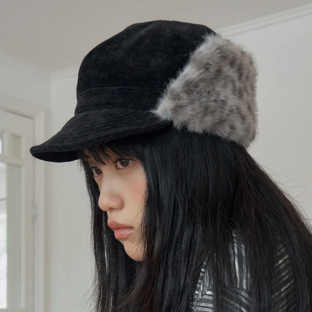 FUR EARFLAP CAP IN FLECK BLACK