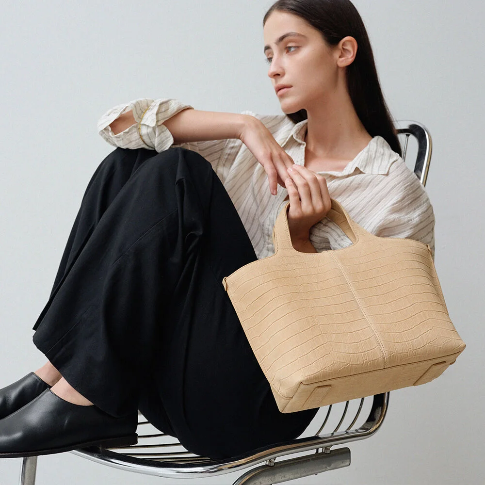 PANIER TOTE BAG (NUBUCK PATTERN SAND)