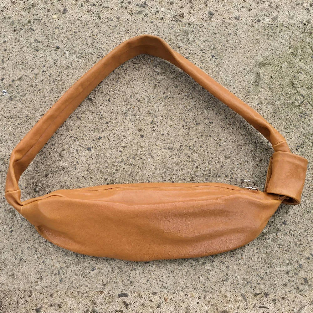 Baguette Leather Cross Bag / amber