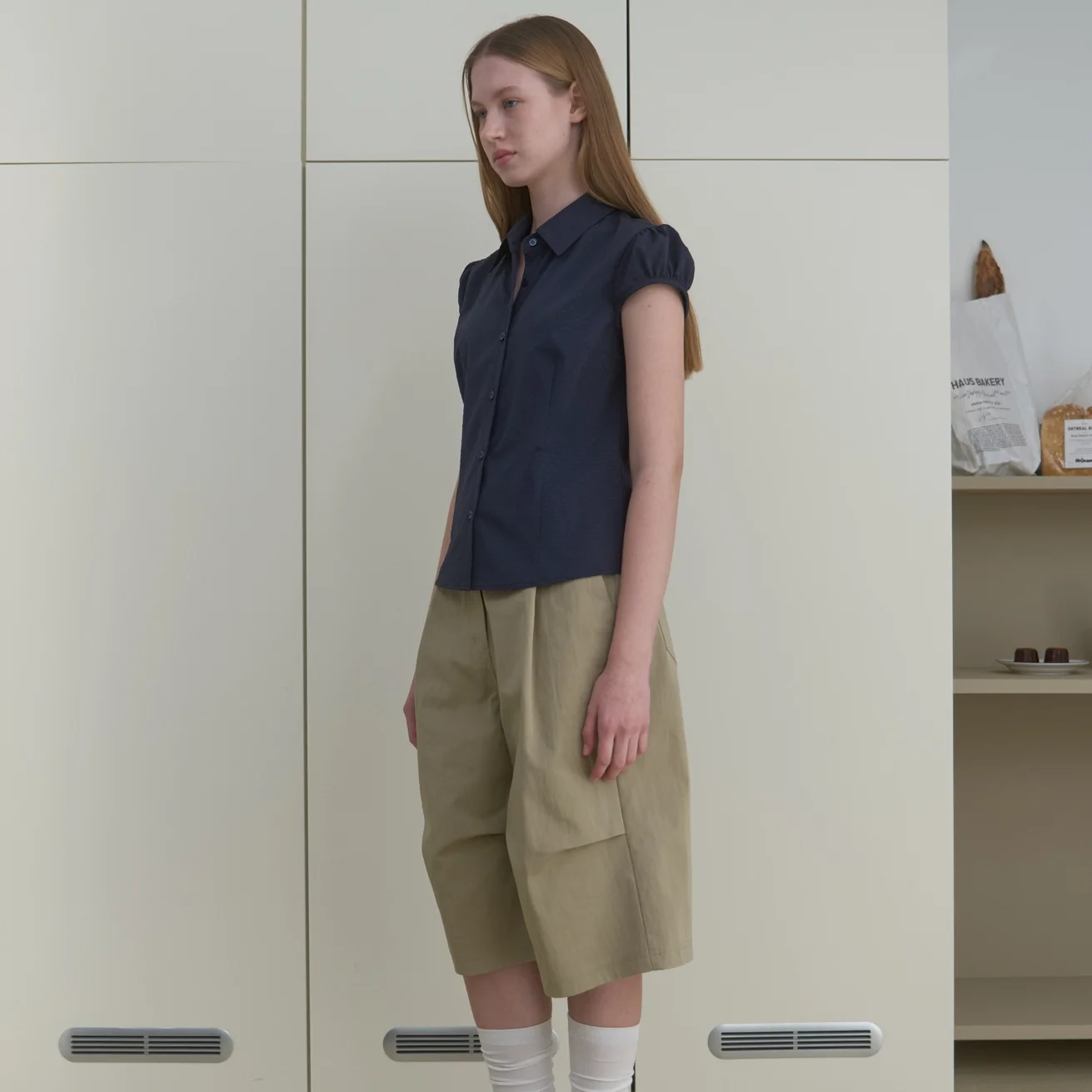 PIN TUCK BERMUDA PANTS_BEIGE