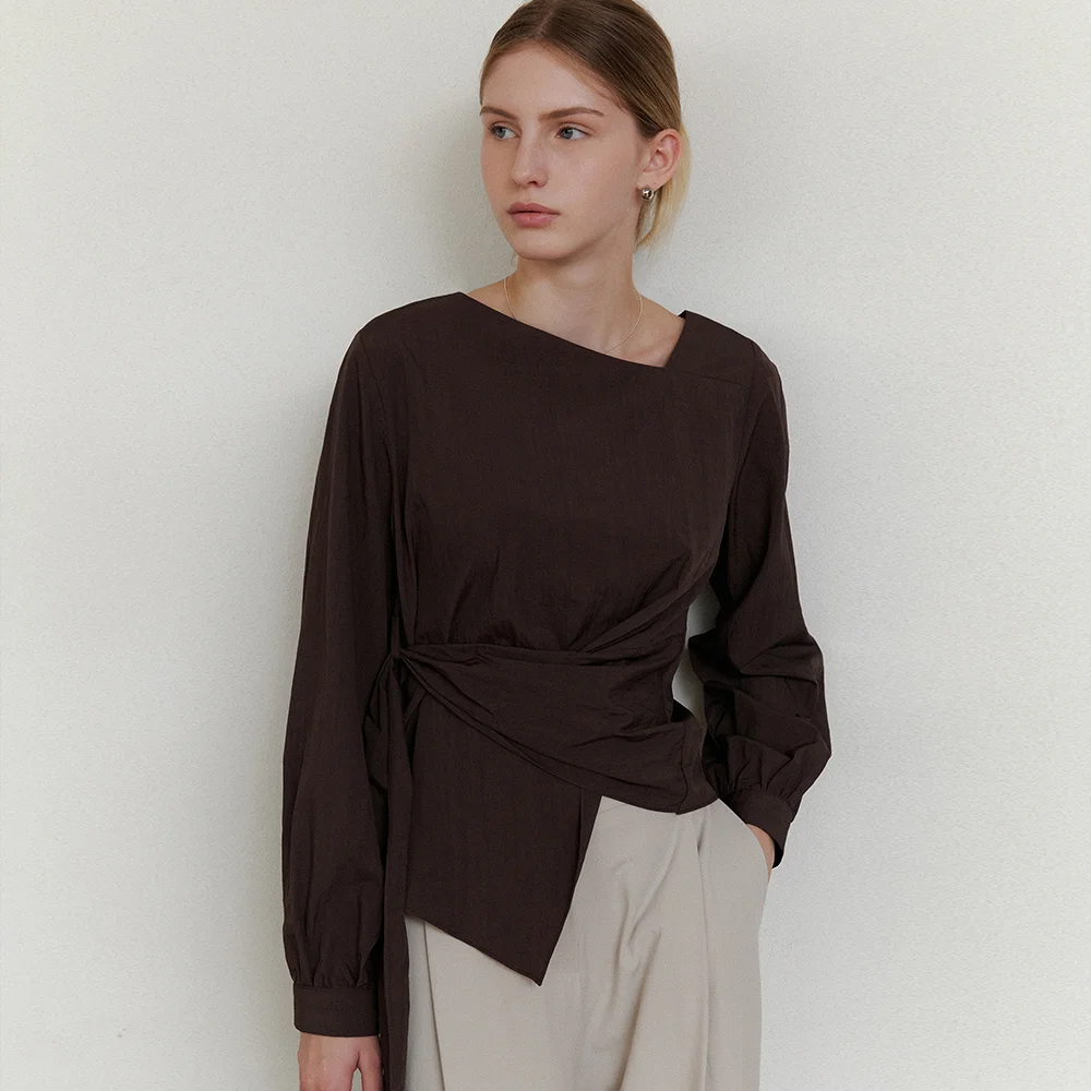 comos 1214 unbalance wrap blouse (brown)