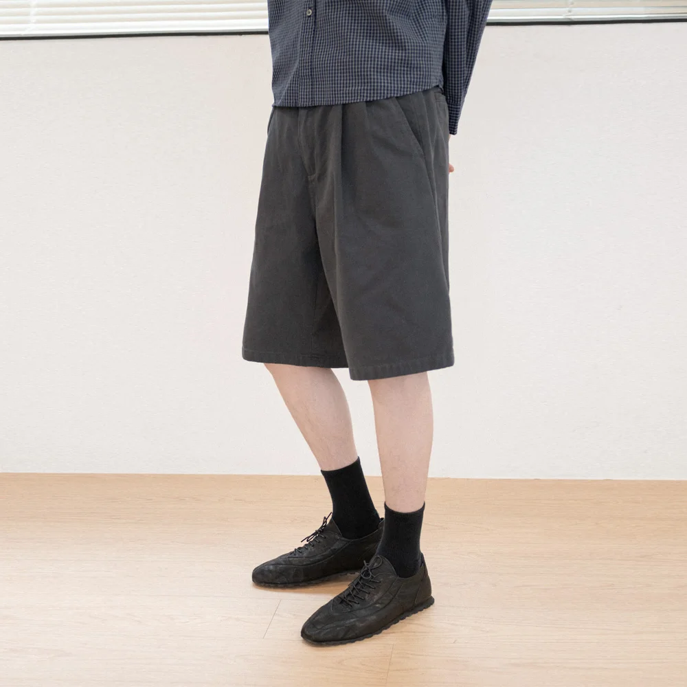 TWO TUCK WIDE CHINO SHORTS
