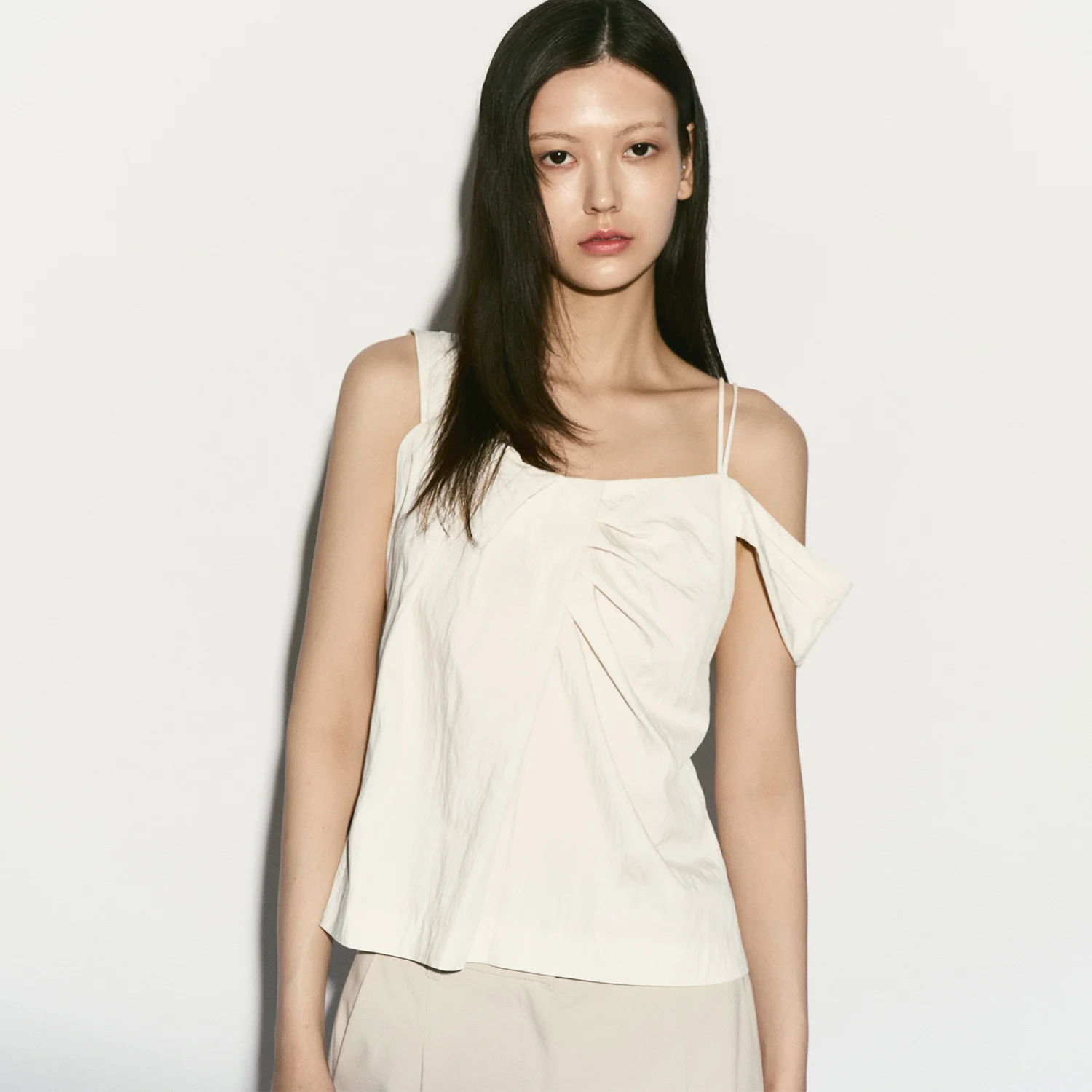 ASYMMETRIC SHOULDER BLOUSE PEARL